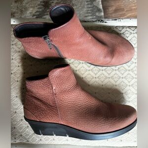 ECCO Women's Skyler Side Zip Ankle Bootie-Gently Worn!